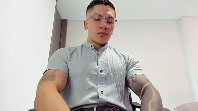 Snapshot of aquiles_51 chatting on 06/11/26, 06:05 aquiles 51 online show from 06/11/26, 06:05