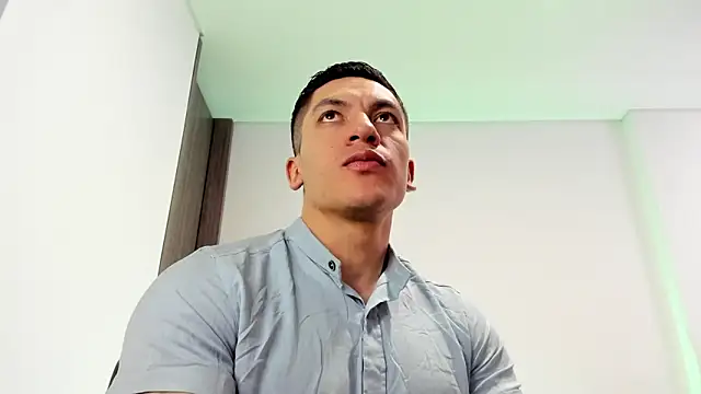 Snapshot of aquiles_51 chatting on 05/27/26, 06:15 aquiles 51 online show from 05/27/26, 06:15