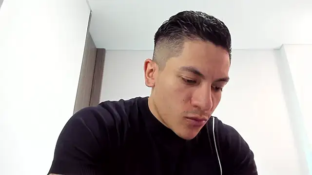 Snapshot of aquiles_51 chatting on 06/02/26, 06:30 aquiles 51 online show from 06/02/26, 06:30