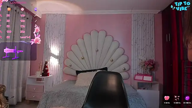 Sophia smith0 online show from 12/13/24, 08:04