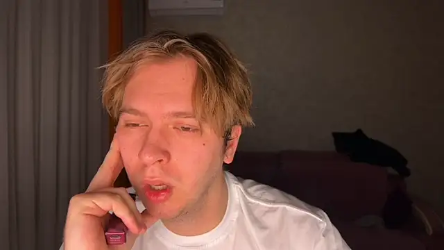 kiopiggy online show from 12/17/25, 04:34