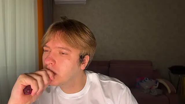 kiopiggy online show from 12/14/25, 12:33