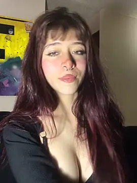 Snapshot of SuzzyyM chatting on 12/19/25, 10:34 SuzzyyM online show from 12/19/25, 10:34