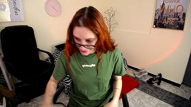 IsaBaileys  online show from 03/11/25, 07:36