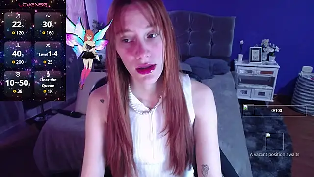 IsaBaileys  online show from 11/17/25, 09:52