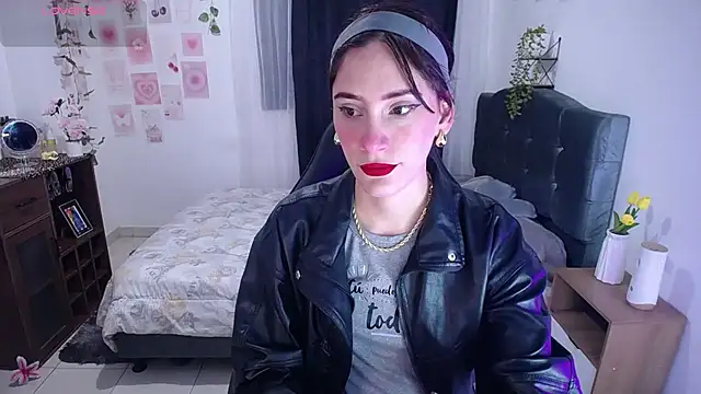 IsaBaileys  online show from 07/15/26, 05:03