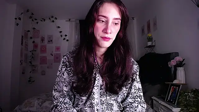 IsaBaileys  online show from 05/14/26, 10:18
