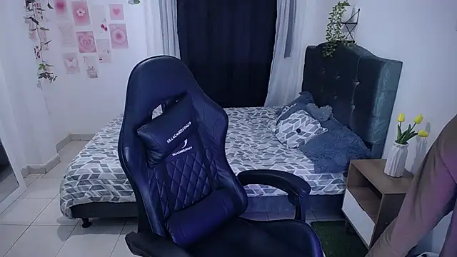 IsaBaileys  online show from 07/08/26, 11:38