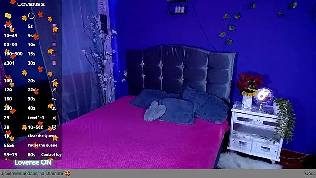 IsaBaileys  online show from 10/19/25, 07:49