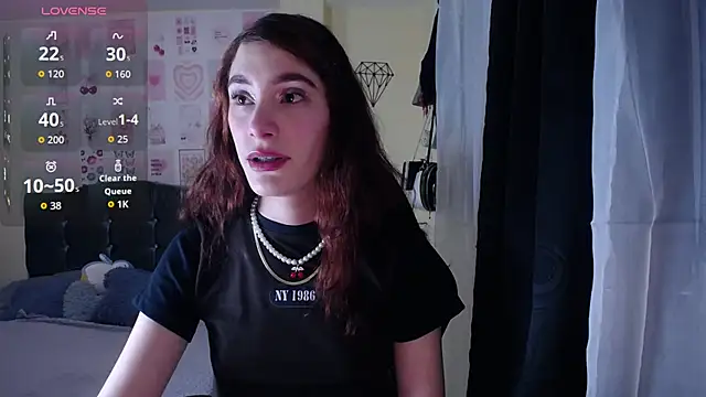 IsaBaileys  online show from 04/08/26, 03:08