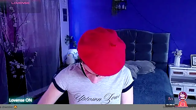 IsaBaileys  online show from 10/27/25, 08:32