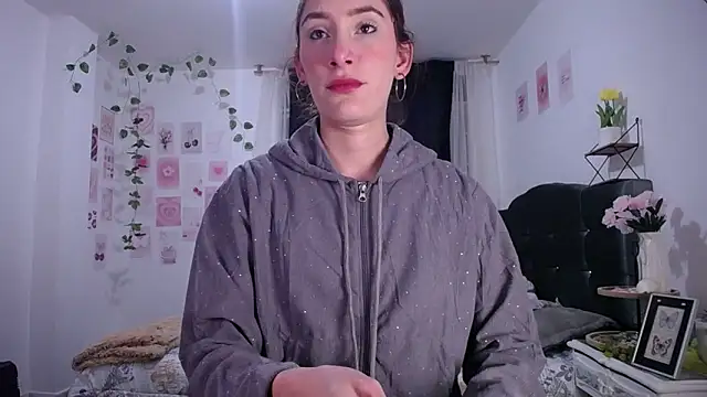 IsaBaileys  online show from 05/06/26, 02:59