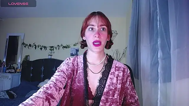 IsaBaileys  online show from 02/11/26, 03:06