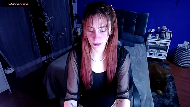 IsaBaileys  online show from 11/15/25, 11:09