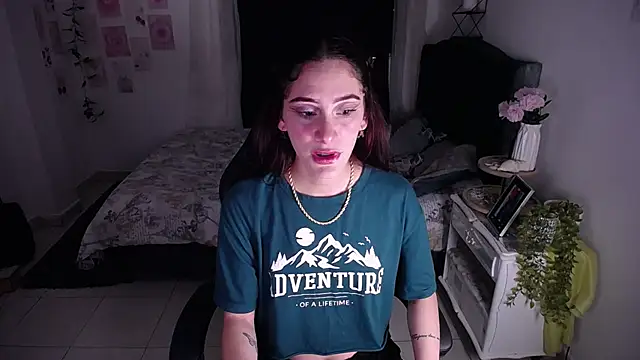 IsaBaileys  online show from 05/18/26, 01:17