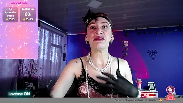 IsaBaileys  online show from 10/30/25, 08:06