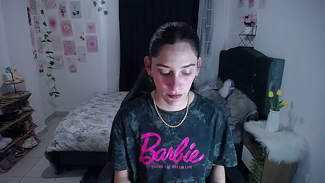 IsaBaileys  online show from 06/07/26, 03:34