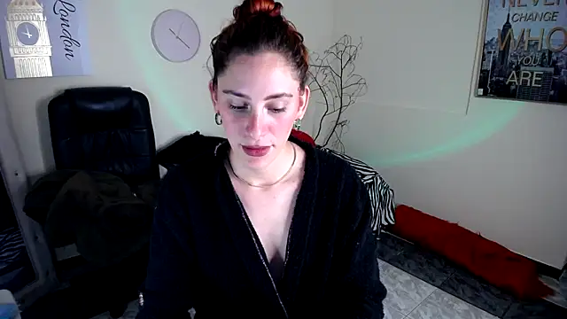 IsaBaileys  online show from 03/18/25, 11:42