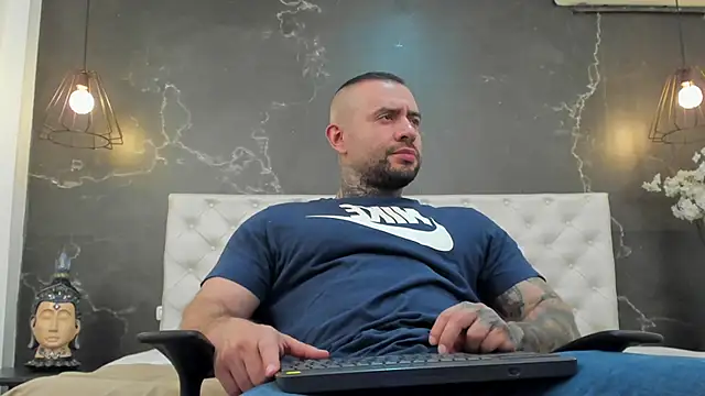 Snapshot of BruceDallas chatting on 02/02/25, 03:10 BruceDallas online show from 02/02/25, 03:10