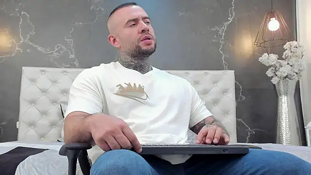 Snapshot of BruceDallas chatting on 03/20/25, 11:23 BruceDallas online show from 03/20/25, 11:23