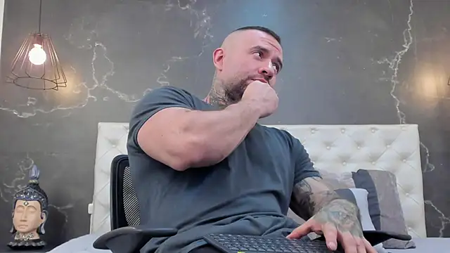 Snapshot of BruceDallas chatting on 01/19/25, 02:15 BruceDallas online show from 01/19/25, 02:15