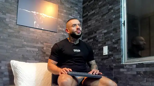 Snapshot of BruceDallas chatting on 10/12/25, 11:28 BruceDallas online show from 10/12/25, 11:28