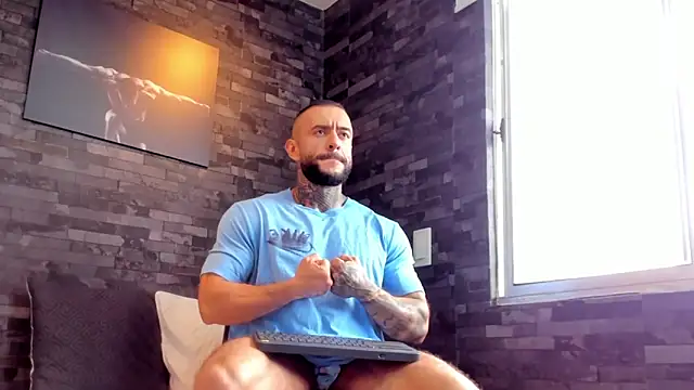 Snapshot of BruceDallas chatting on 09/22/25, 01:39 BruceDallas online show from 09/22/25, 01:39