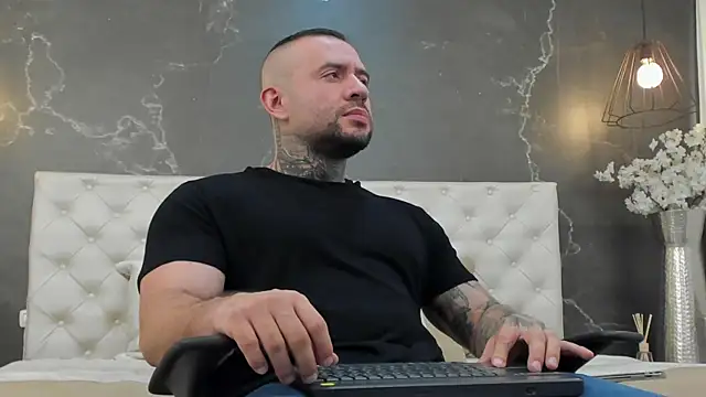 Snapshot of BruceDallas chatting on 01/30/25, 12:07 BruceDallas online show from 01/30/25, 12:07