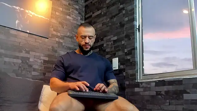 Snapshot of BruceDallas chatting on 09/19/25, 11:09 BruceDallas online show from 09/19/25, 11:09