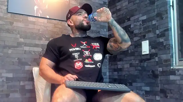 BruceDallas online show from 06/08/26, 01:50