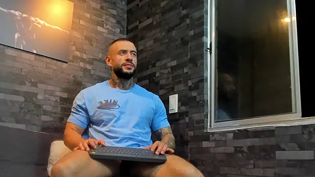 Snapshot of BruceDallas chatting on 09/19/25, 01:20 BruceDallas online show from 09/19/25, 01:20