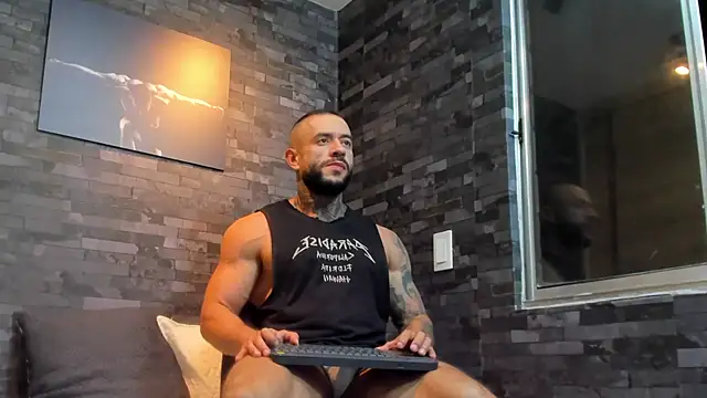 Snapshot of BruceDallas chatting on 09/25/25, 01:44 BruceDallas online show from 09/25/25, 01:44