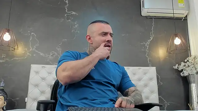 Snapshot of BruceDallas chatting on 02/26/25, 03:25 BruceDallas online show from 02/26/25, 03:25