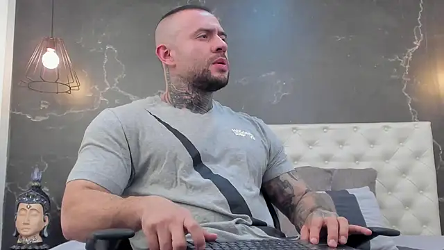 Snapshot of BruceDallas chatting on 02/26/25, 11:52 BruceDallas online show from 02/26/25, 11:52