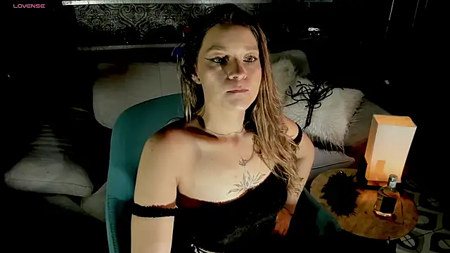 Snapshot of vanessabz chatting on 07/19/26, 02:09 vanessabz online show from 07/19/26, 02:09