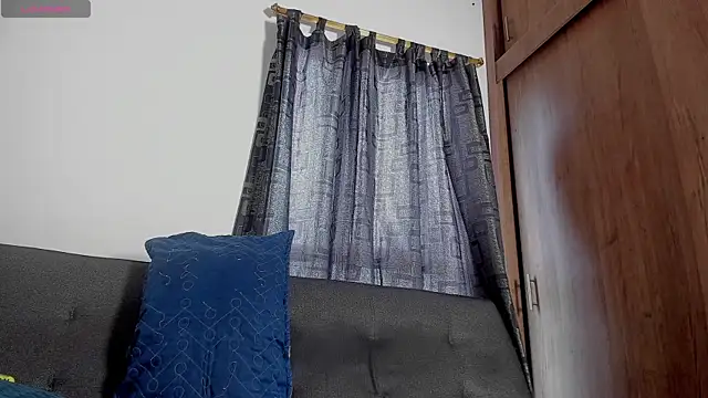 Snapshot of curt_xxx chatting on 11/19/25, 08:53 curt xxx online show from 11/19/25, 08:53