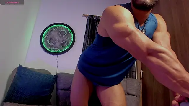 Snapshot of curt_xxx chatting on 06/11/26, 02:53 curt xxx online show from 06/11/26, 02:53