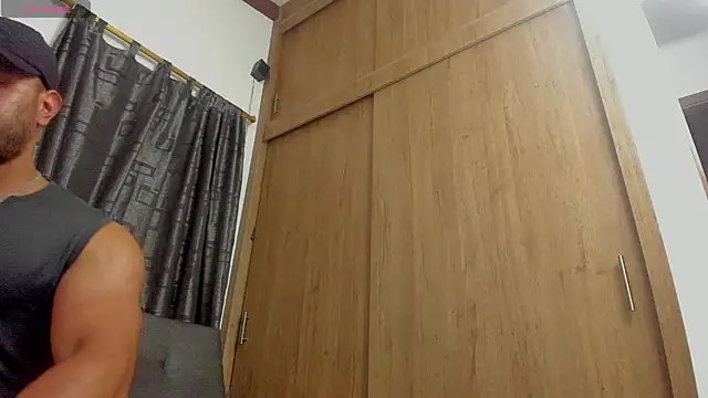 Snapshot of curt_xxx chatting on 03/23/25, 04:49 curt xxx online show from 03/23/25, 04:49