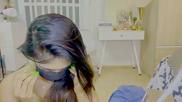 Monalisadon018 online show from 04/15/26, 09:26