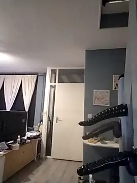 Snapshot of Knuffelstaaf123 chatting on 03/19/25, 03:52 Knuffelstaaf123 online show from 03/19/25, 03:52