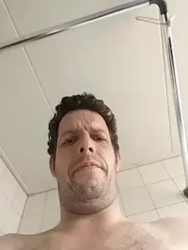 Snapshot of Knuffelstaaf123 chatting on 03/18/25, 04:50 Knuffelstaaf123 online show from 03/18/25, 04:50