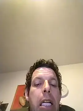 Snapshot of Knuffelstaaf123 chatting on 03/21/25, 02:28 Knuffelstaaf123 online show from 03/21/25, 02:28