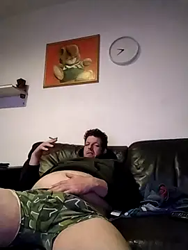 Snapshot of Knuffelstaaf123 chatting on 11/12/25, 09:51 Knuffelstaaf123 online show from 11/12/25, 09:51