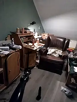 Snapshot of Knuffelstaaf123 chatting on 11/17/25, 01:09 Knuffelstaaf123 online show from 11/17/25, 01:09