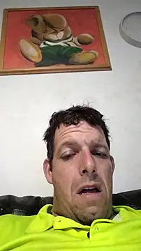 Snapshot of Knuffelstaaf123 chatting on 10/20/25, 01:33 Knuffelstaaf123 online show from 10/20/25, 01:33