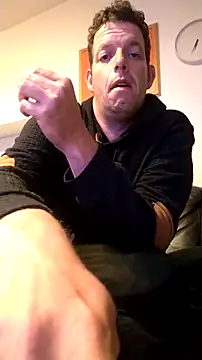 Snapshot of Knuffelstaaf123 chatting on 10/06/25, 04:35 Knuffelstaaf123 online show from 10/06/25, 04:35