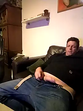 Snapshot of Knuffelstaaf123 chatting on 10/19/25, 02:58 Knuffelstaaf123 online show from 10/19/25, 02:58