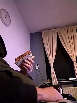 Snapshot of Knuffelstaaf123 chatting on 11/15/25, 07:12 Knuffelstaaf123 online show from 11/15/25, 07:12