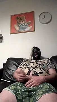 Snapshot of Knuffelstaaf123 chatting on 12/14/25, 11:54 Knuffelstaaf123 online show from 12/14/25, 11:54