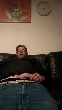 Knuffelstaaf123 online show from 04/15/26, 09:37